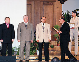  2001 .
