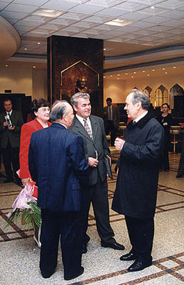   2001 .