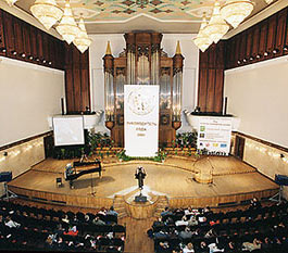   2001 .